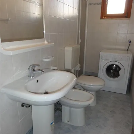 Family Flat Close To The ביביונה